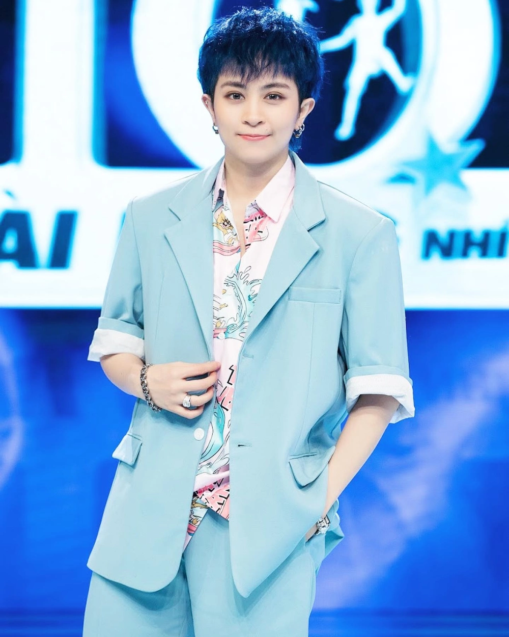 chiều cao gil lê luôn là chủ đề gây chú ý và được nhắc đến nhiều trong các bài báo