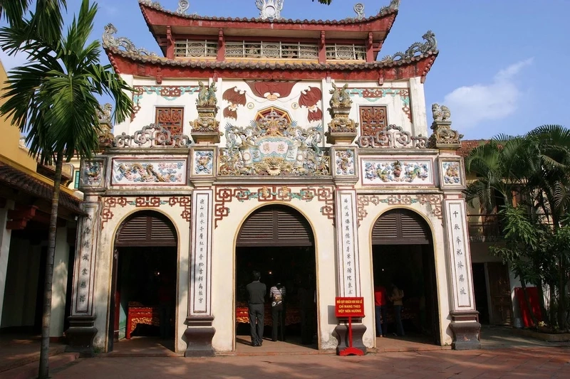 Ghé thăm linh thiêng chùa phủ tây hồ