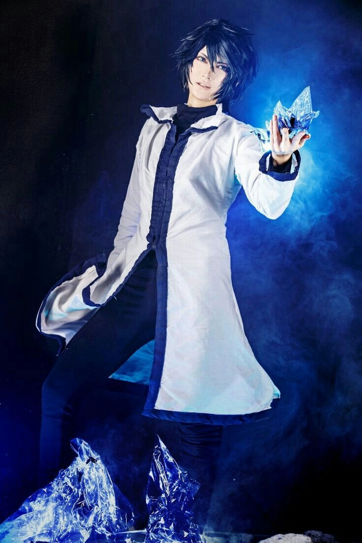 Cosplay Gray cực chất với tạo hình lạnh lùng và mạnh mẽ