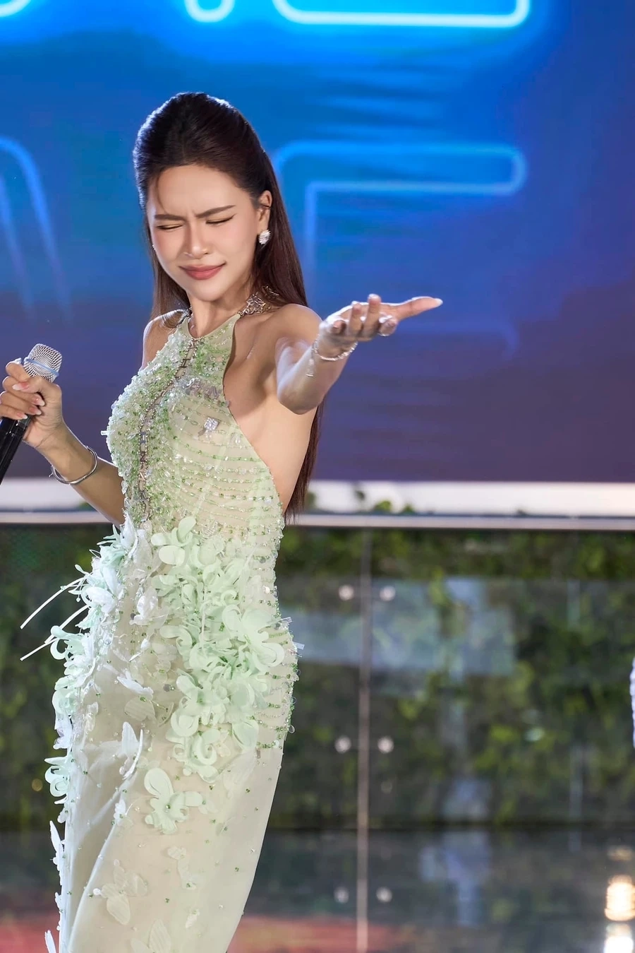 Giai điệu buồn lặng khi nghe hà nhi dĩ vãng nhạt nhòa