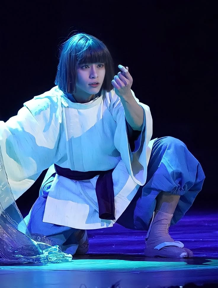 Haku cosplay đầy cuốn hút với tạo hình ma mị