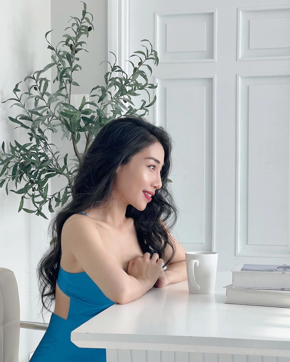 Hành trình âm nhạc đầy nỗ lực trong tiểu sử Hằng BingBoong