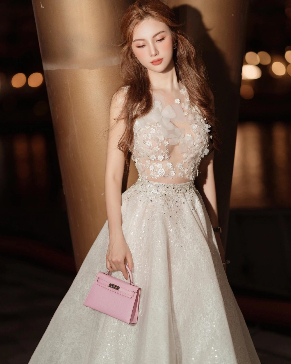 Chị đẹp hạnh sino tỏa sáng với thần thái sang chảnh, quyến rũ