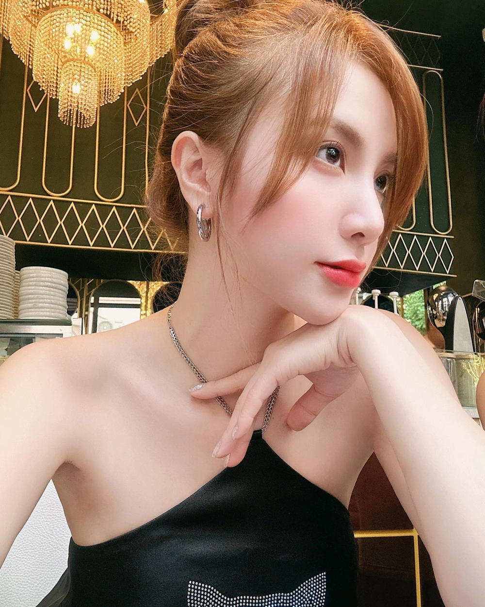 Hạnh sino chiều cao khiến fan trầm trồ vì vóc dáng đáng ngưỡng mộ