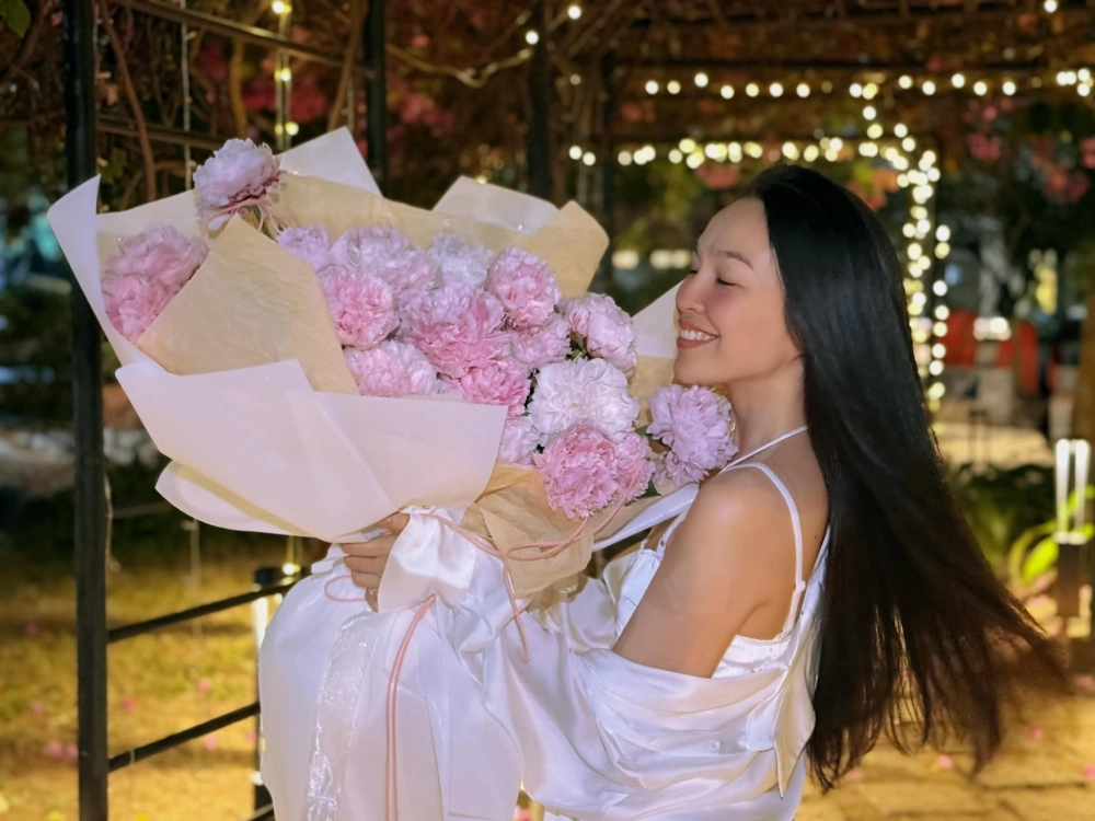 Hát karaoke Con Nợ Mẹ của Hiền Thục và cảm nhận tình cảm mẹ con chân thành