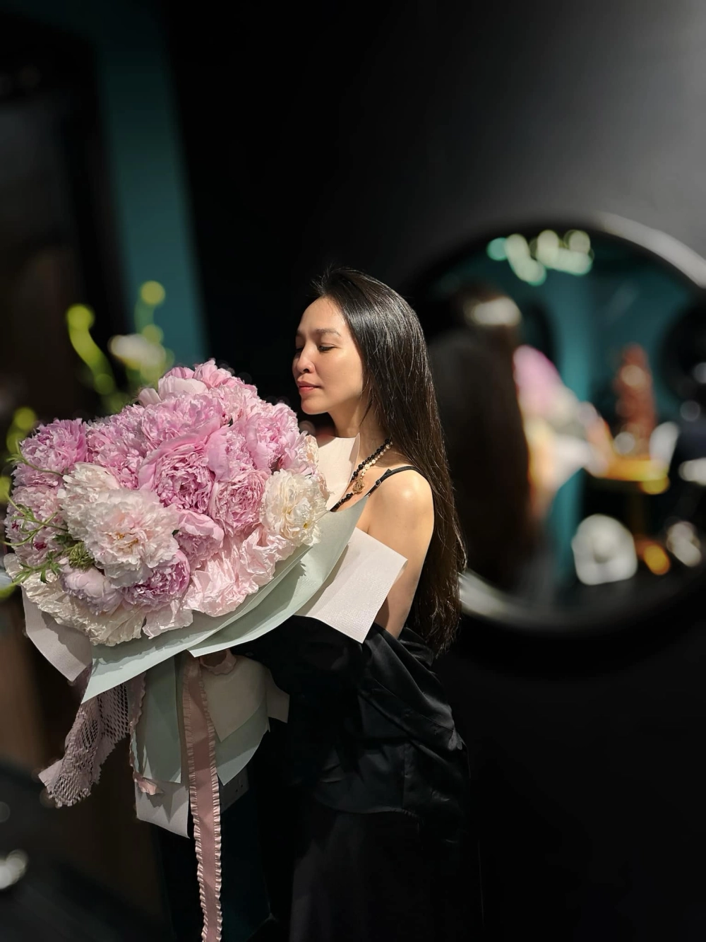 Lời bài hát Mơ Một Hạnh Phúc của Hiền Thục mang đến thông điệp về tình yêu