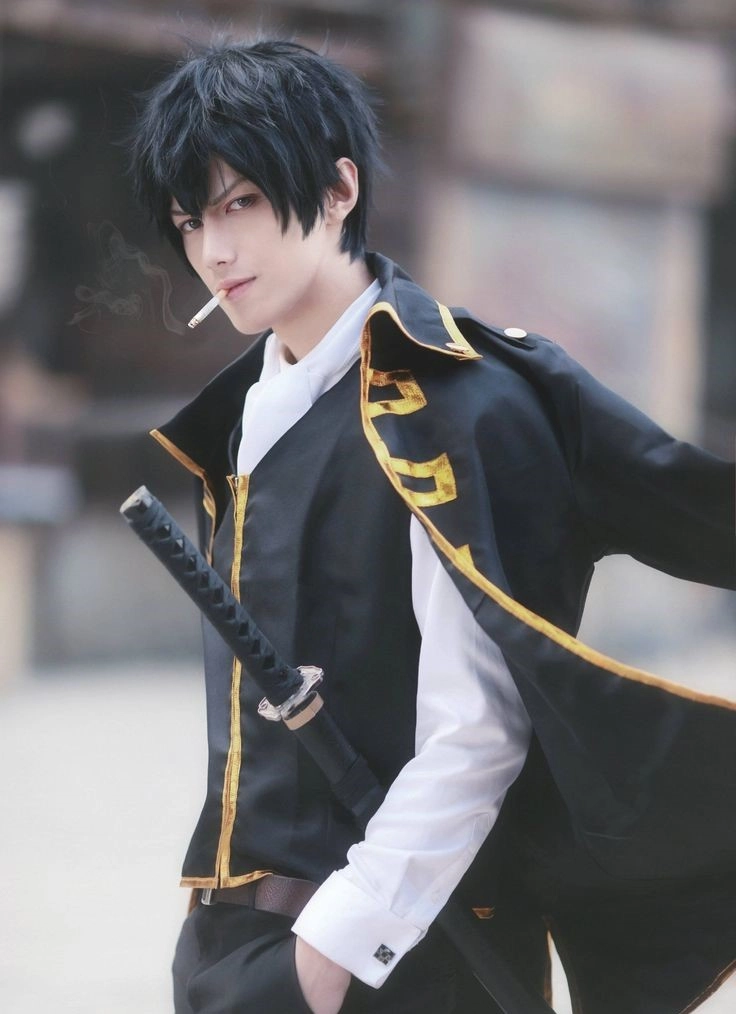 Cosplay Hijikata thu hút nhờ vẻ ngoài lạnh lùng đặc trưng