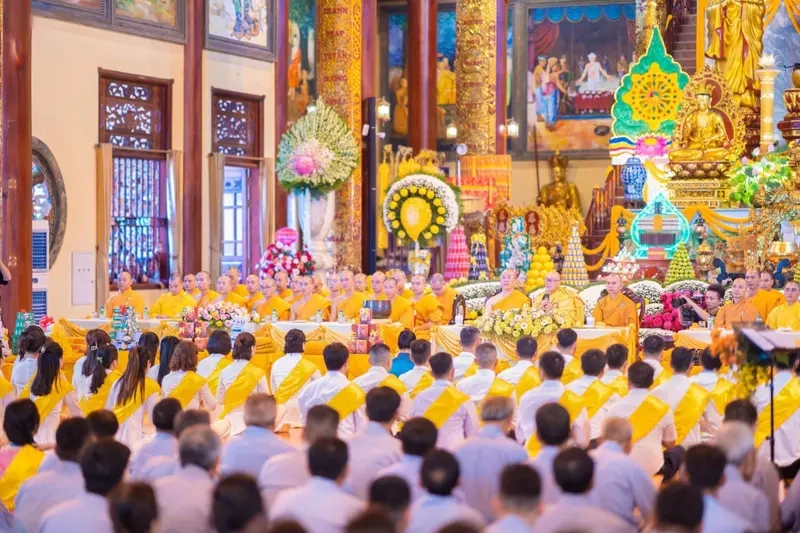 Chùa Ba Vàng lễ Vu Lan là dịp để tưởng nhớ công ơn cha mẹ và tổ tiên