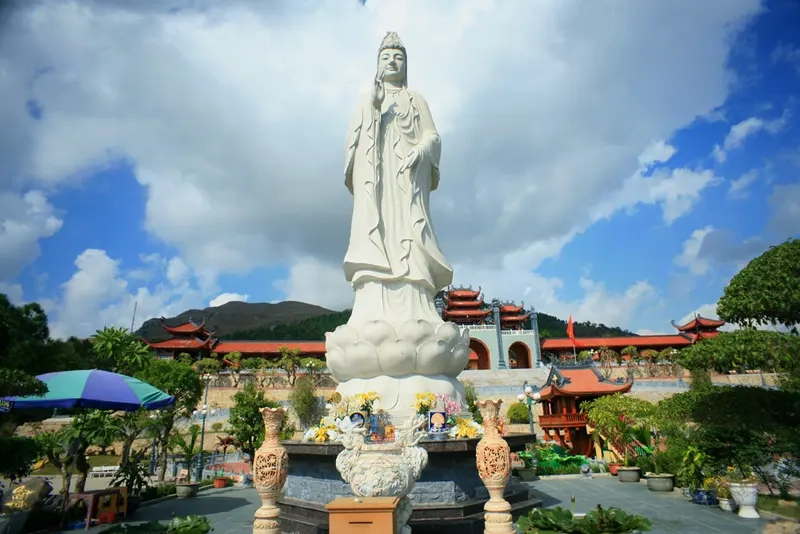 Hình ảnh chùa Ba Vàng Quảng Ninh ghi lại vẻ đẹp huyền bí của chùa
