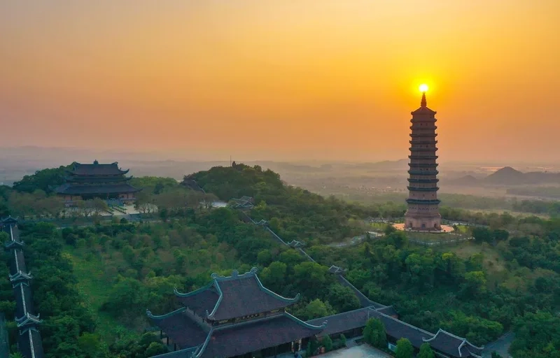 Tận hưởng vẻ đẹp hoang sơ của núi Bái Đính