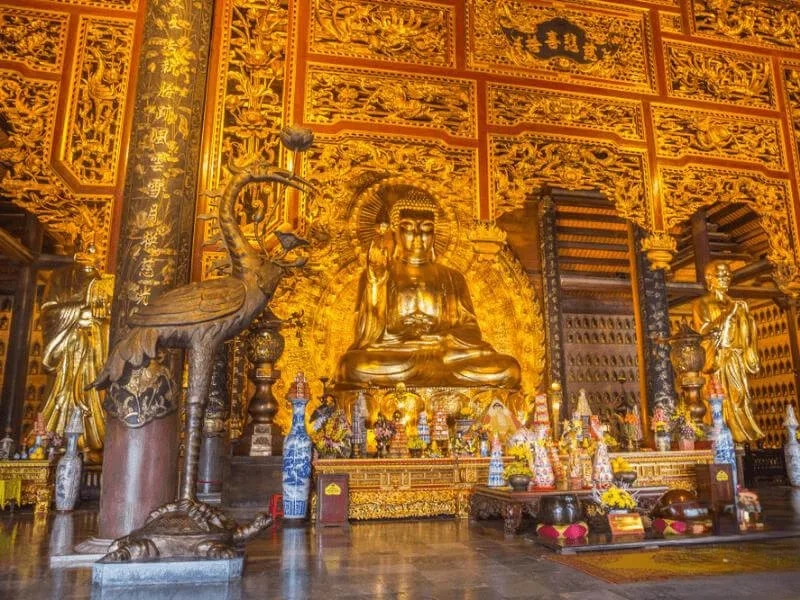 Cảm nhận sự uy nghi của tượng Phật ở chùa Bái Đính