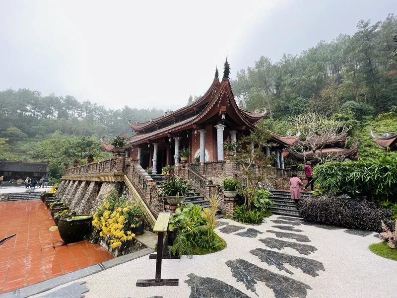 Góc check-in tại chụp ảnh chùa địa tạng phi lai tự luôn khiến du khách ấn tượng.