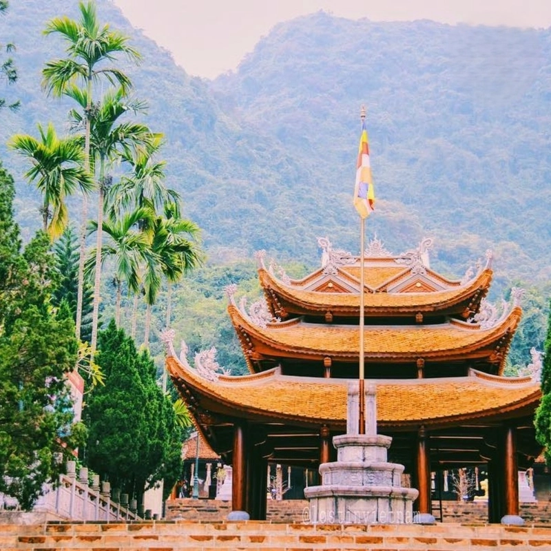 Đưa tâm hồn về chốn bình yên qua cảnh chùa hương
