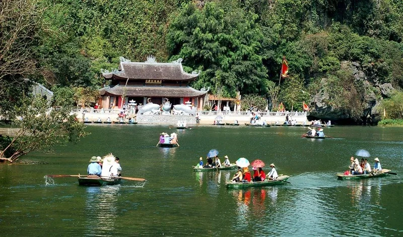 Nơi hội tụ văn hóa Phật giáo – thắng cảnh chùa hương