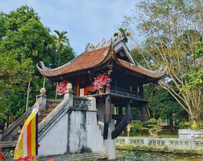 Du lịch chùa một cột mang đến cho du khách trải nghiệm tâm linh và khám phá nét đẹp kiến trúc Việt