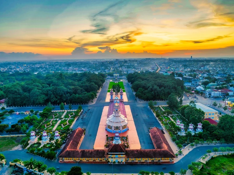 Bộ sưu tập hình ảnh chùa bà đen ghi lại khoảnh khắc bình yên nơi cửa Phật.