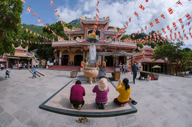 Chùa bà đen ở tây ninh thu hút du khách quanh năm.