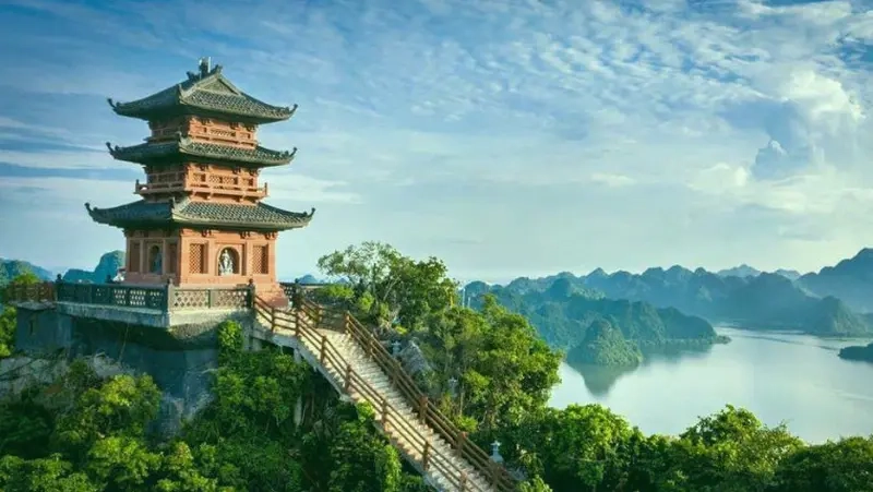 Chùa Tam Chúc là ngôi chùa nổi tiếng tại Hà Nam với kiến trúc vĩ đại