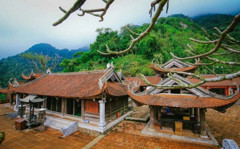 Những ảnh yên tử ghi lại khoảnh khắc yên bình giữa đất trời