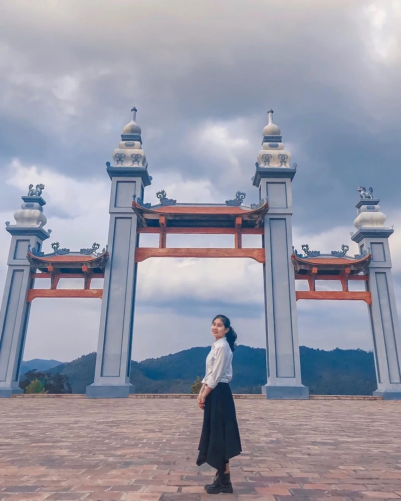 Mãn nhãn với cảnh đẹp yên tử trong sương mờ huyền ảo