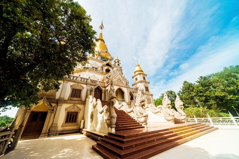 Chùa bửu long quận 9 thành phố hồ chí minh là ngôi chùa nổi tiếng giữa lòng Sài Gòn.