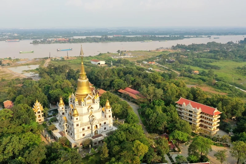 Khám phá chùa bửu long thành phố hồ chí minh, nơi yên bình giữa đô thị sôi động.