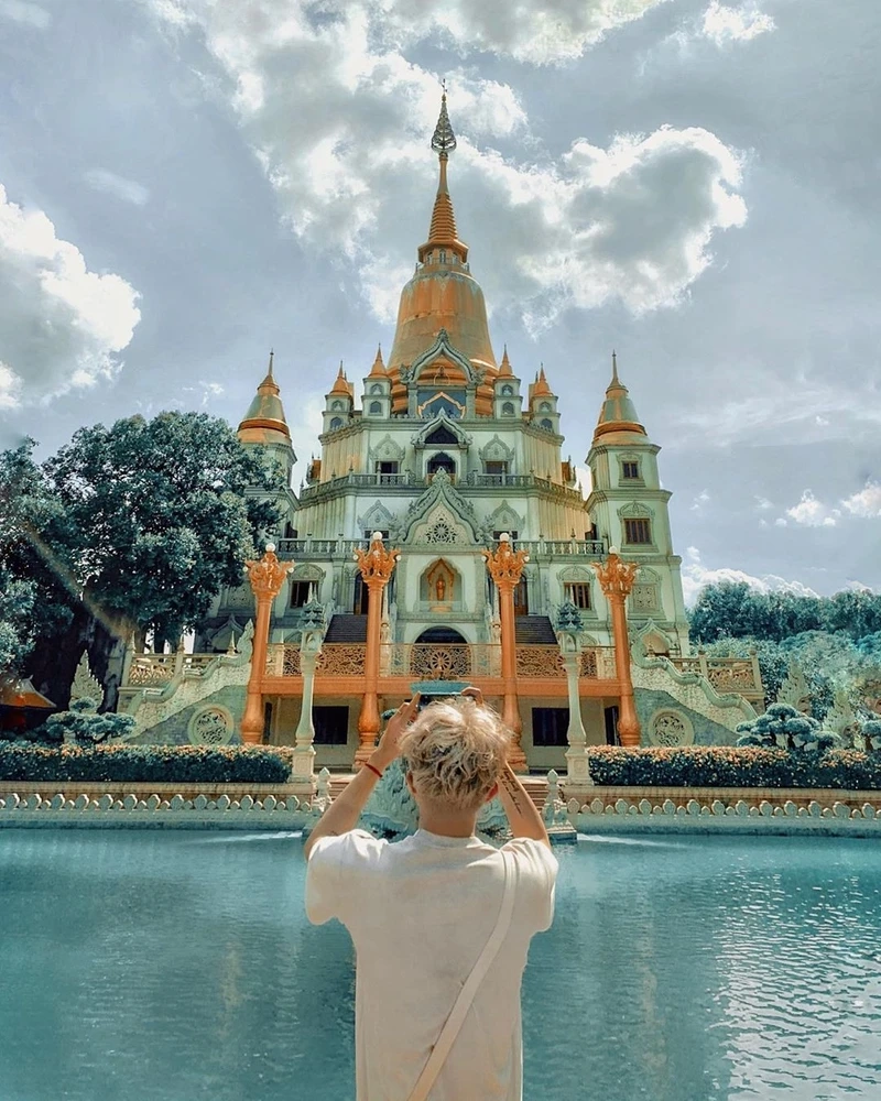 Bộ sưu tập chùa bửu long ảnh ghi lại vẻ đẹp thanh thoát và tĩnh lặng.