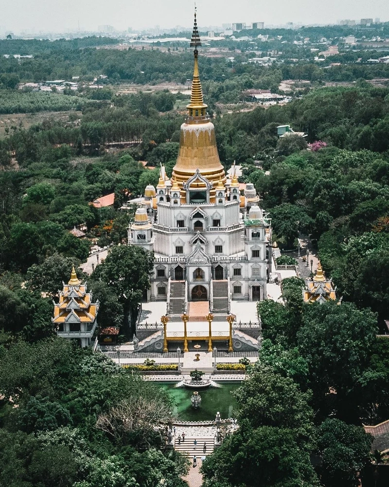 Chùa bửu long là điểm đến lý tưởng để tìm lại sự bình an trong tâm hồn.