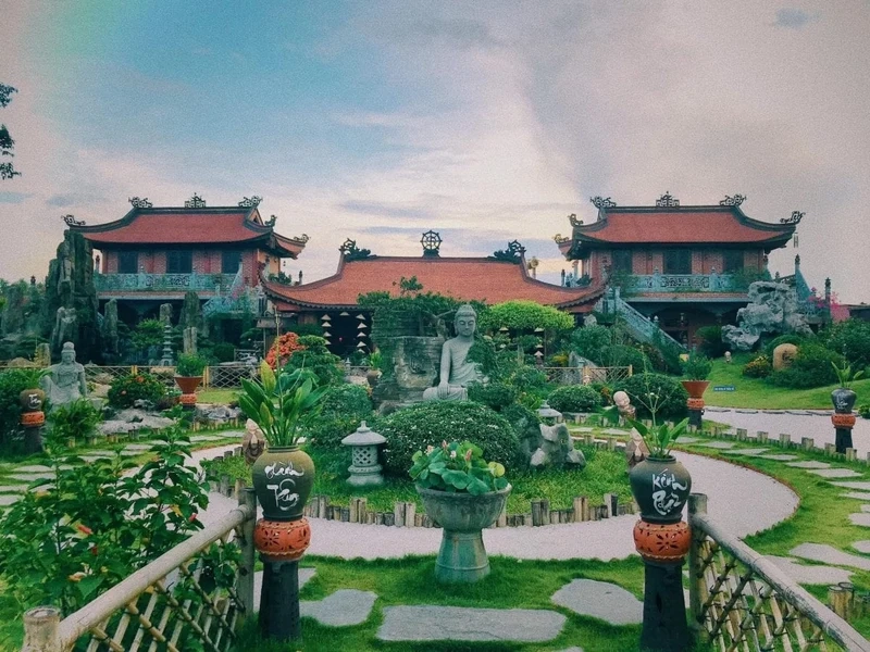 Check in chùa phật quang với những góc chụp đẹp, lưu giữ khoảnh khắc yên bình.