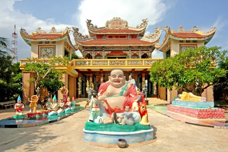 Tham quan chùa phật quang là trải nghiệm tâm linh đầy ý nghĩa giữa thiên nhiên thanh tịnh.