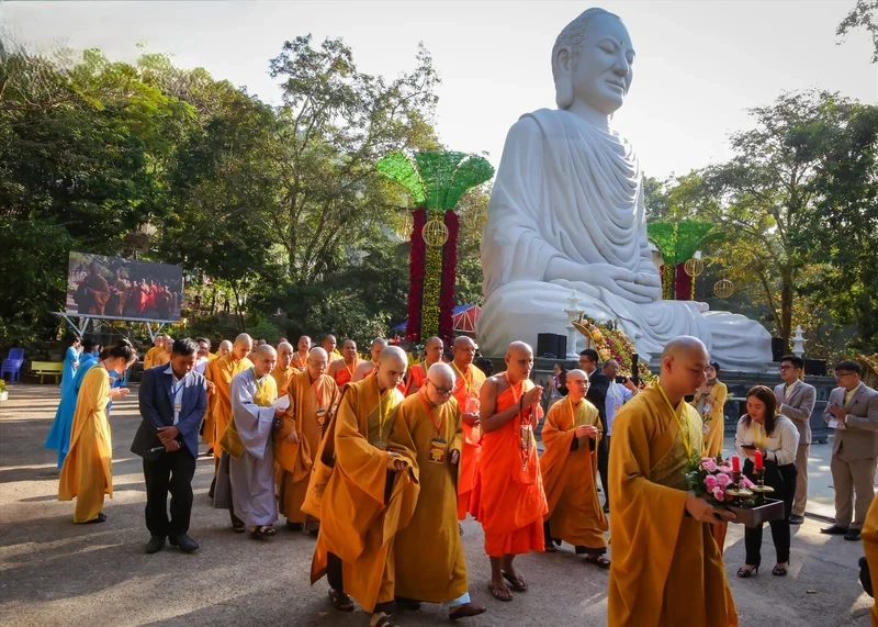 Tượng phật ở chùa phật quang mang nét uy nghiêm, thu hút Phật tử thập phương.