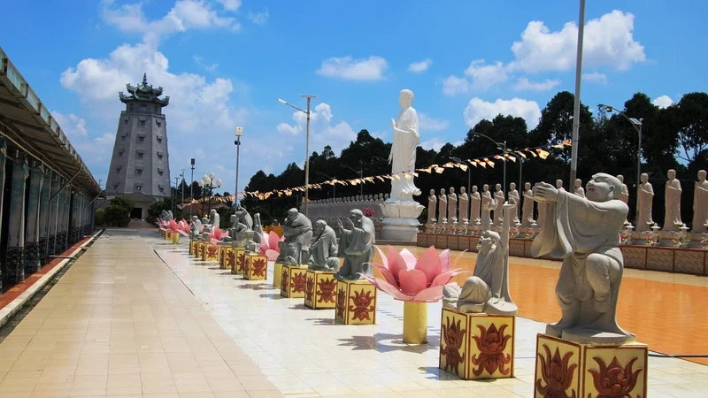 Chùa phật quang tại hà nam yên bình giữa vùng quê thanh tĩnh.