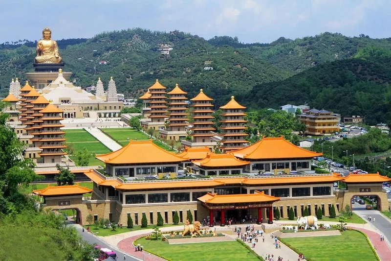 Chùa phật quang ở vũng tàu thu hút du khách với vẻ đẹp trầm mặc và thiêng liêng.