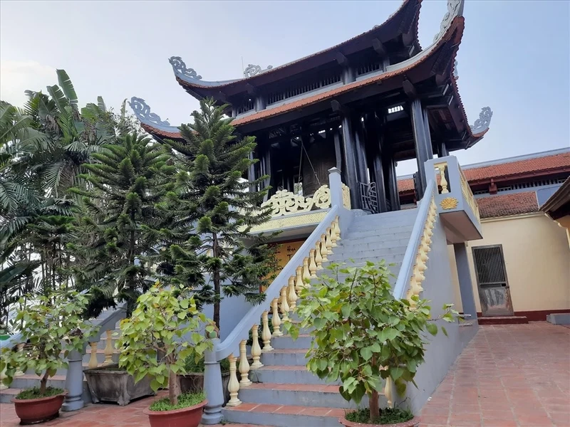 Di tích cổ kính linh thiêng đền kim ngưu phủ tây hồ