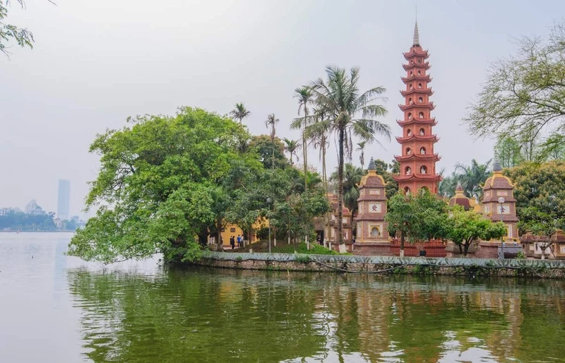 Hành trình tâm linh kết hợp phủ tây hồ và chùa trấn quốc