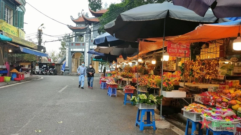 Không gian lễ trang nghiêm qua ảnh phủ tây hồ