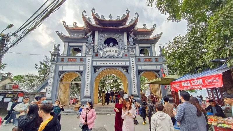 Hành hương nhẹ nhàng đến phủ tây hồ ở hà nội
