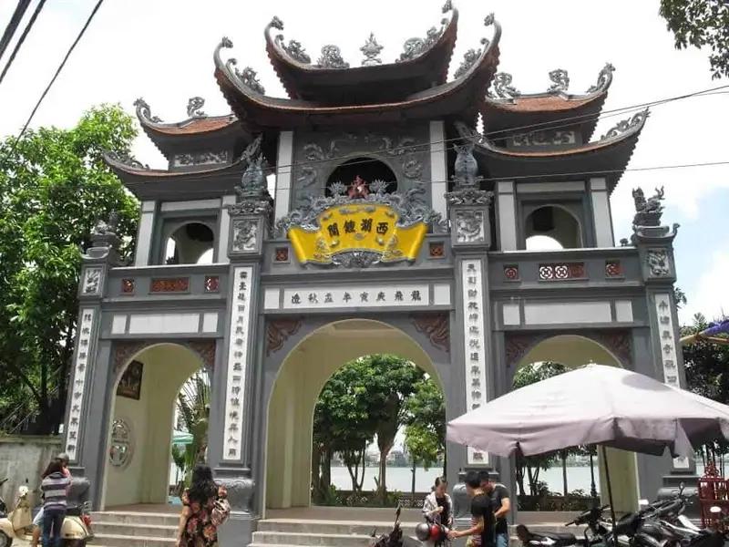 Ghi lại khoảnh khắc an yên khi chụp ảnh phủ tây hồ