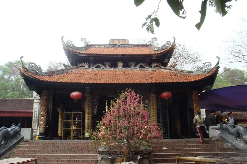 Hành hương lễ đầu năm ở đền chúa kho