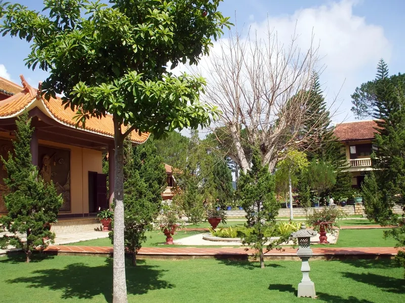 Lắng nghe tiếng chuông vọng về từ đà lạt thiền viện trúc lâm