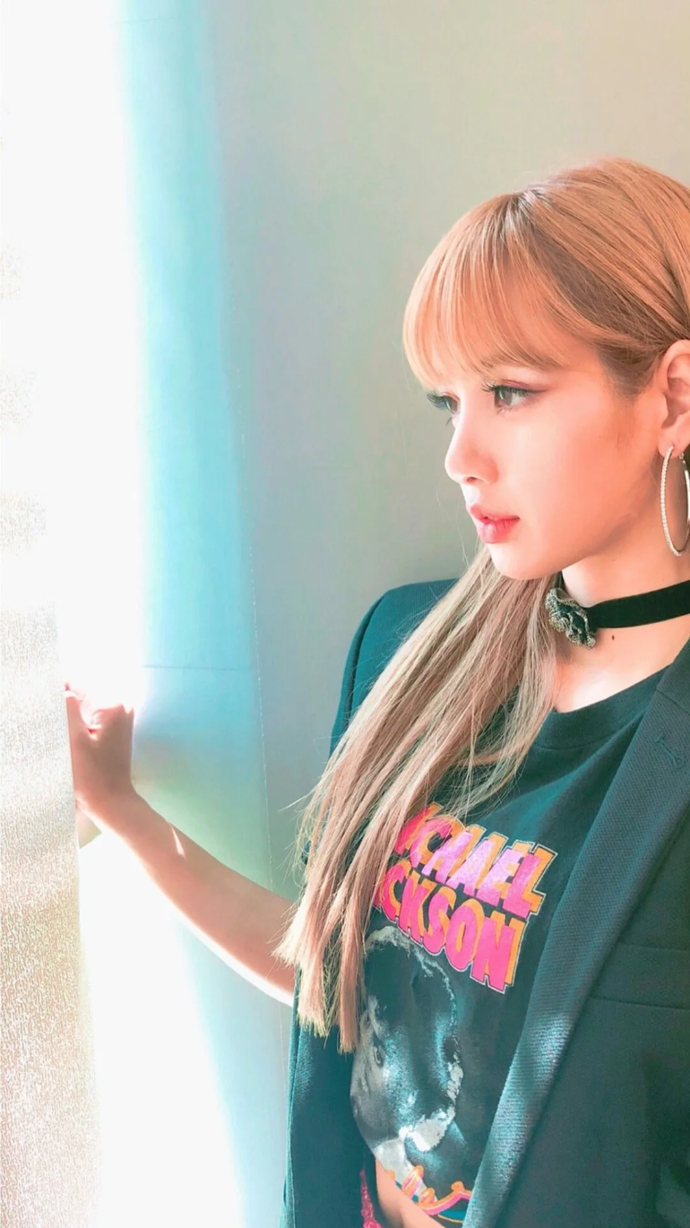 Thần thái cực đỉnh cùng hình nền Lisa đẹp chuẩn idol