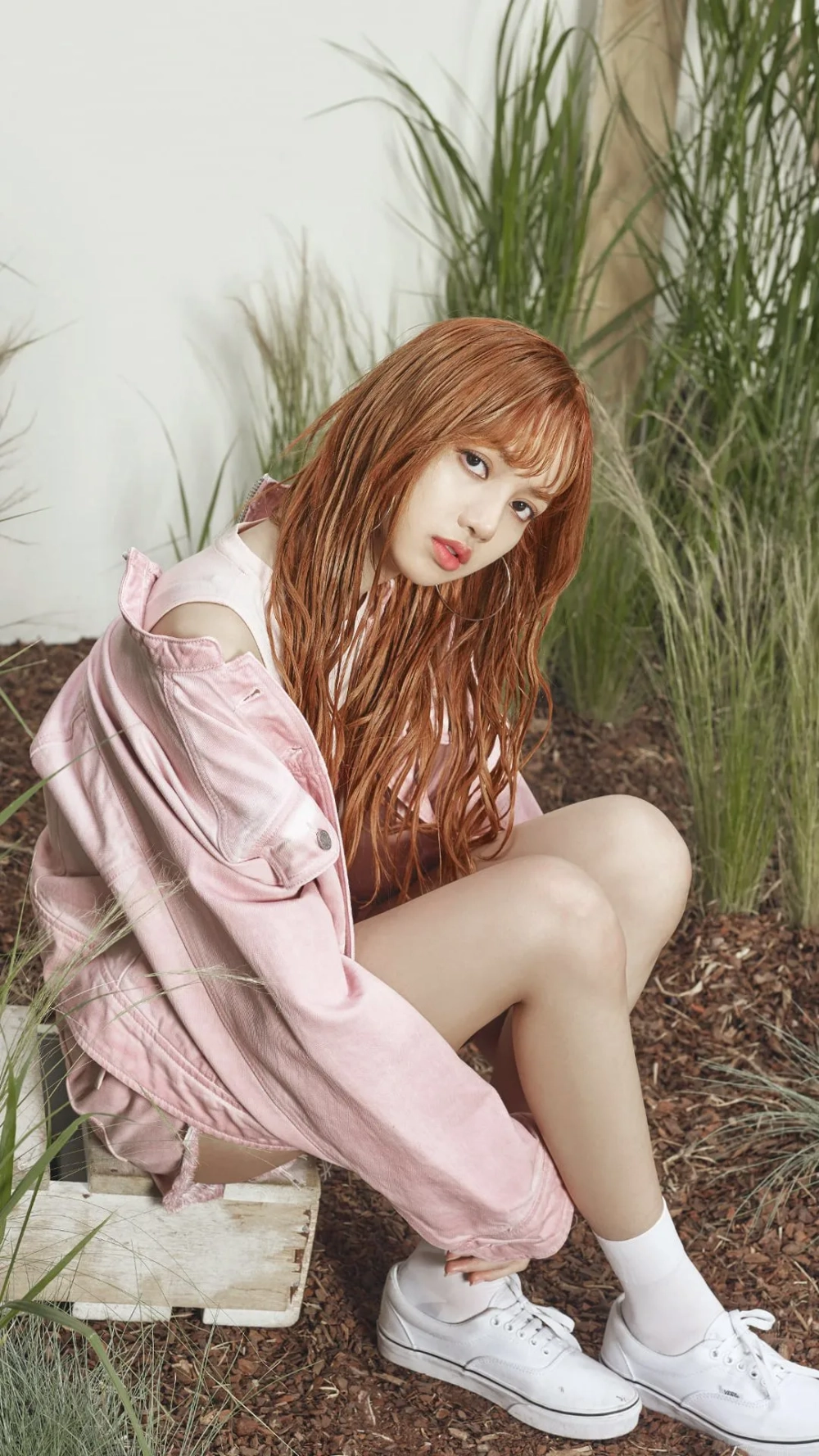 Điện thoại đầy cảm hứng với Lisa Blackpink hình nền cực xịn