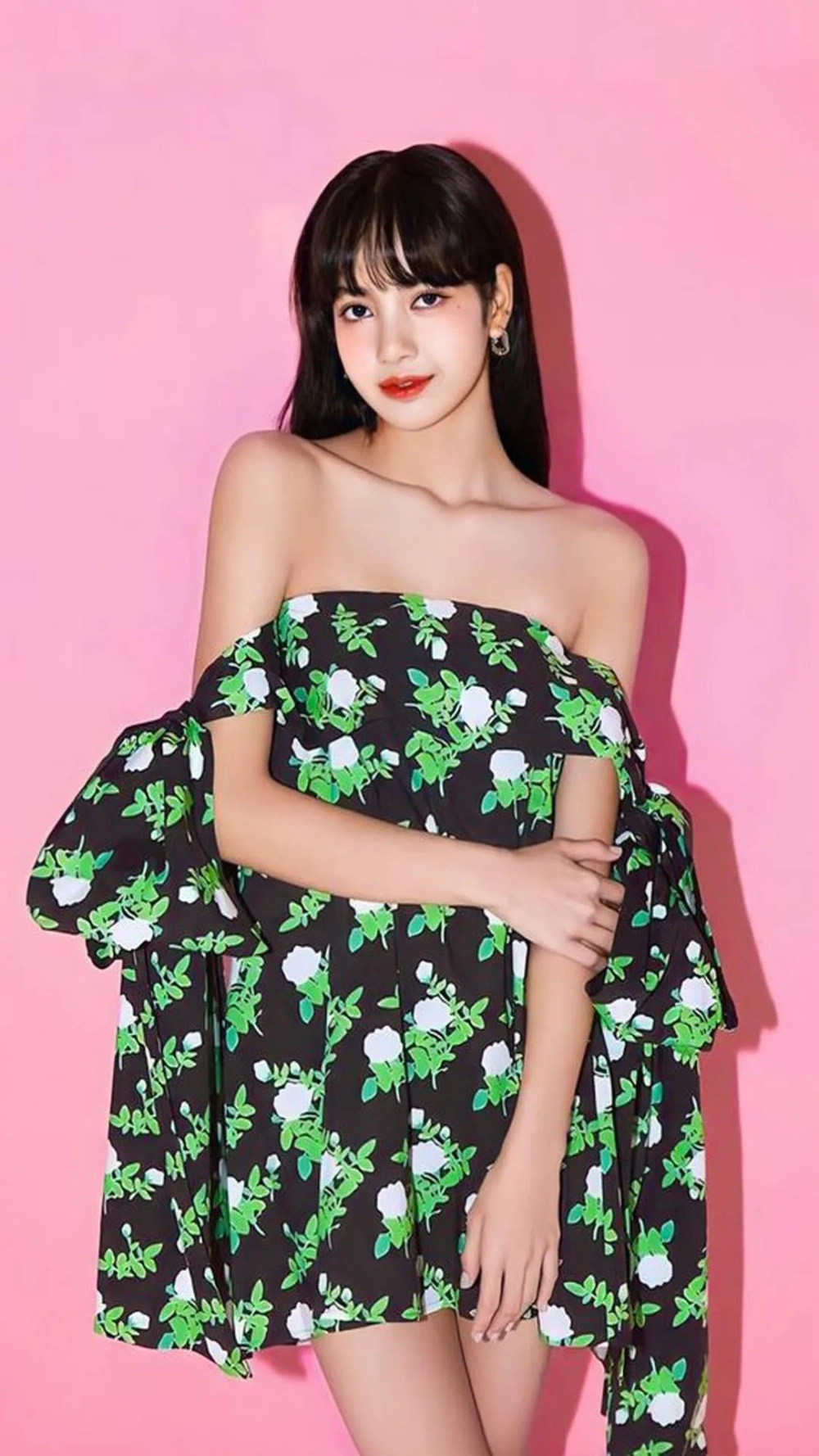 Điện thoại thêm lung linh cùng ảnh Lisa làm hình nền điện thoại