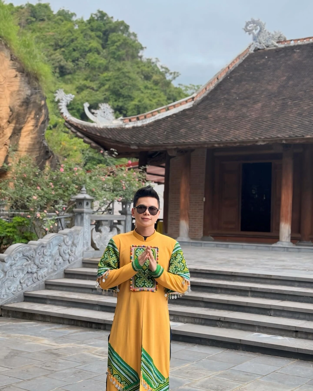Ca sĩ Hoàng Tôn là ai từ The Voice đến nay