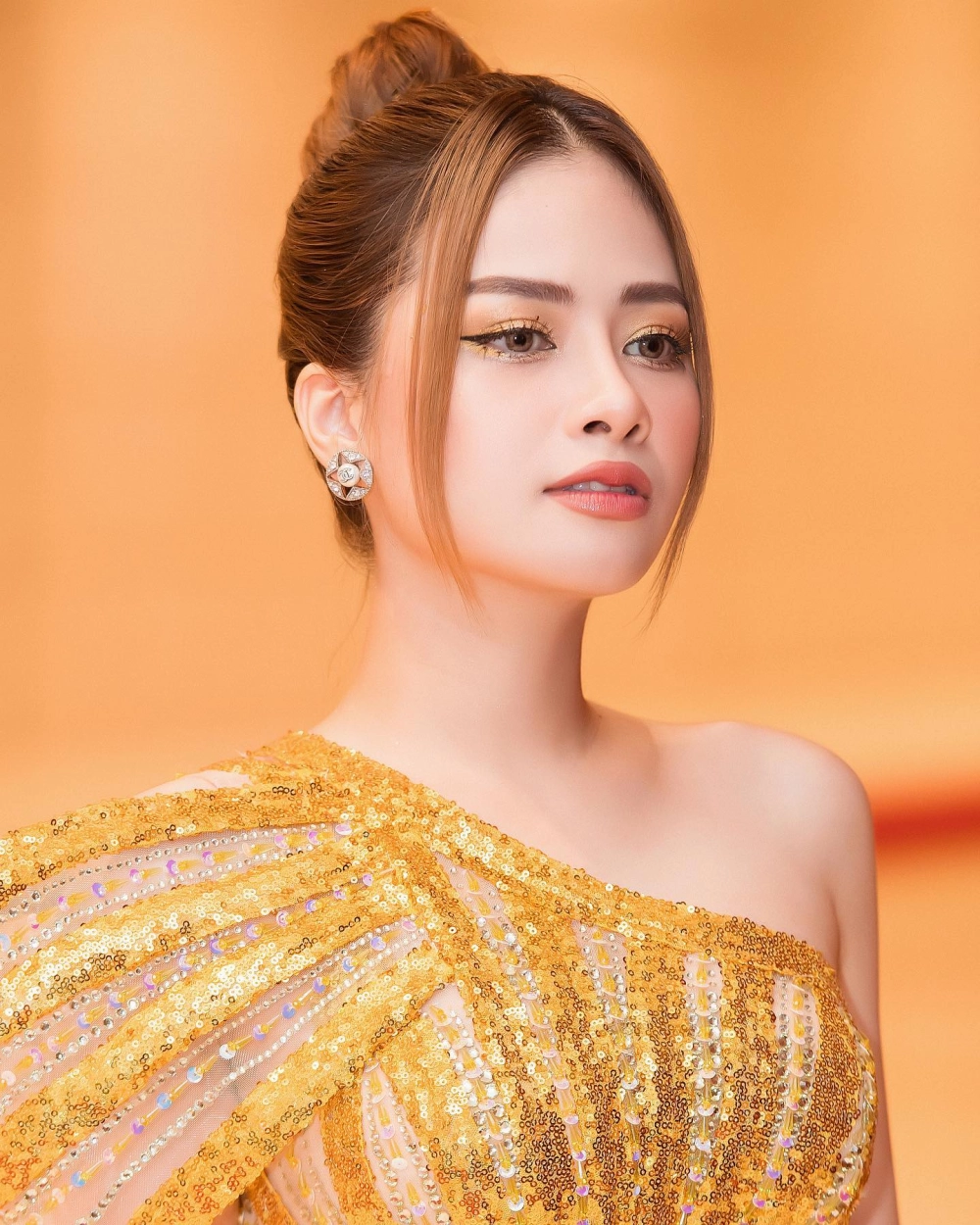 Khám phá 1 vòng Việt Nam Dương Hoàng Yến và những chuyến hành trình đầy thú vị của cô