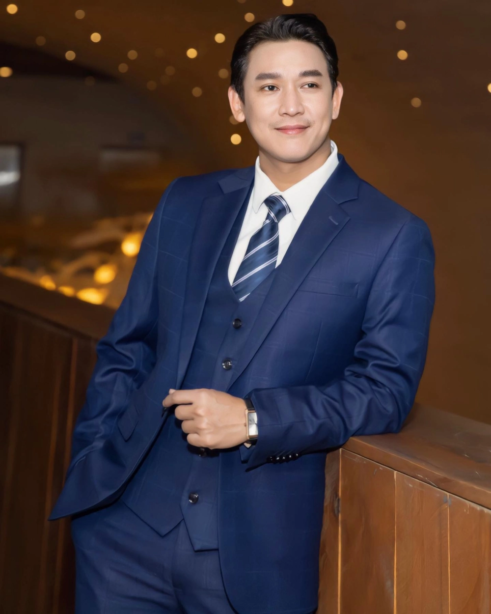 Hứa Vĩ Văn bao nhiêu tuổi, 46 vẫn trẻ trung phong độ