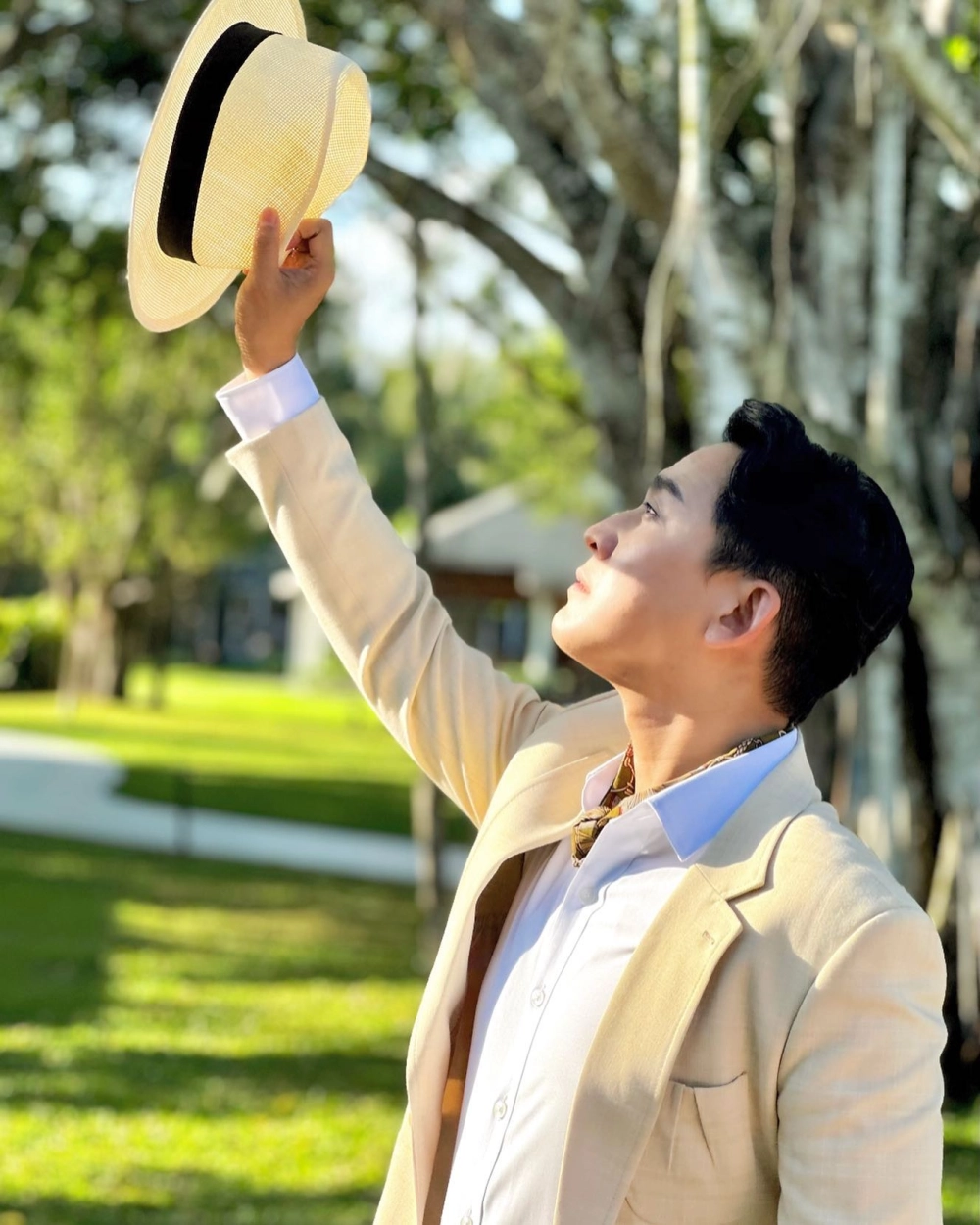Tiểu sử Hứa Vĩ Văn, hành trình từ GMC đến màn ảnh rộng