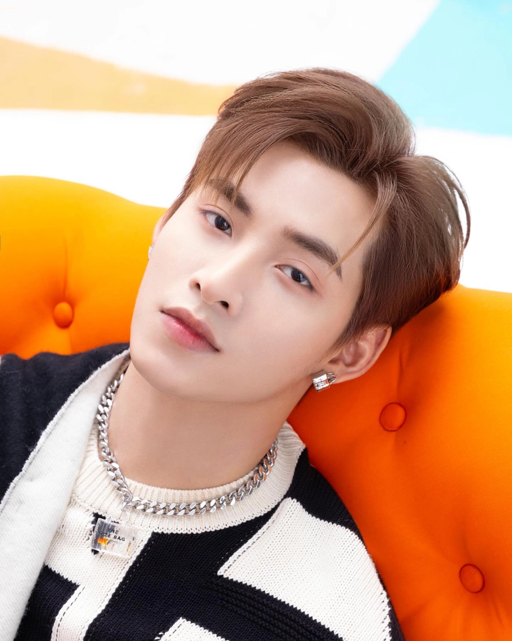 Hùng Huỳnh chẳng thể nhắm mắt MV buồn nhưng vẫn rất hút người xem
