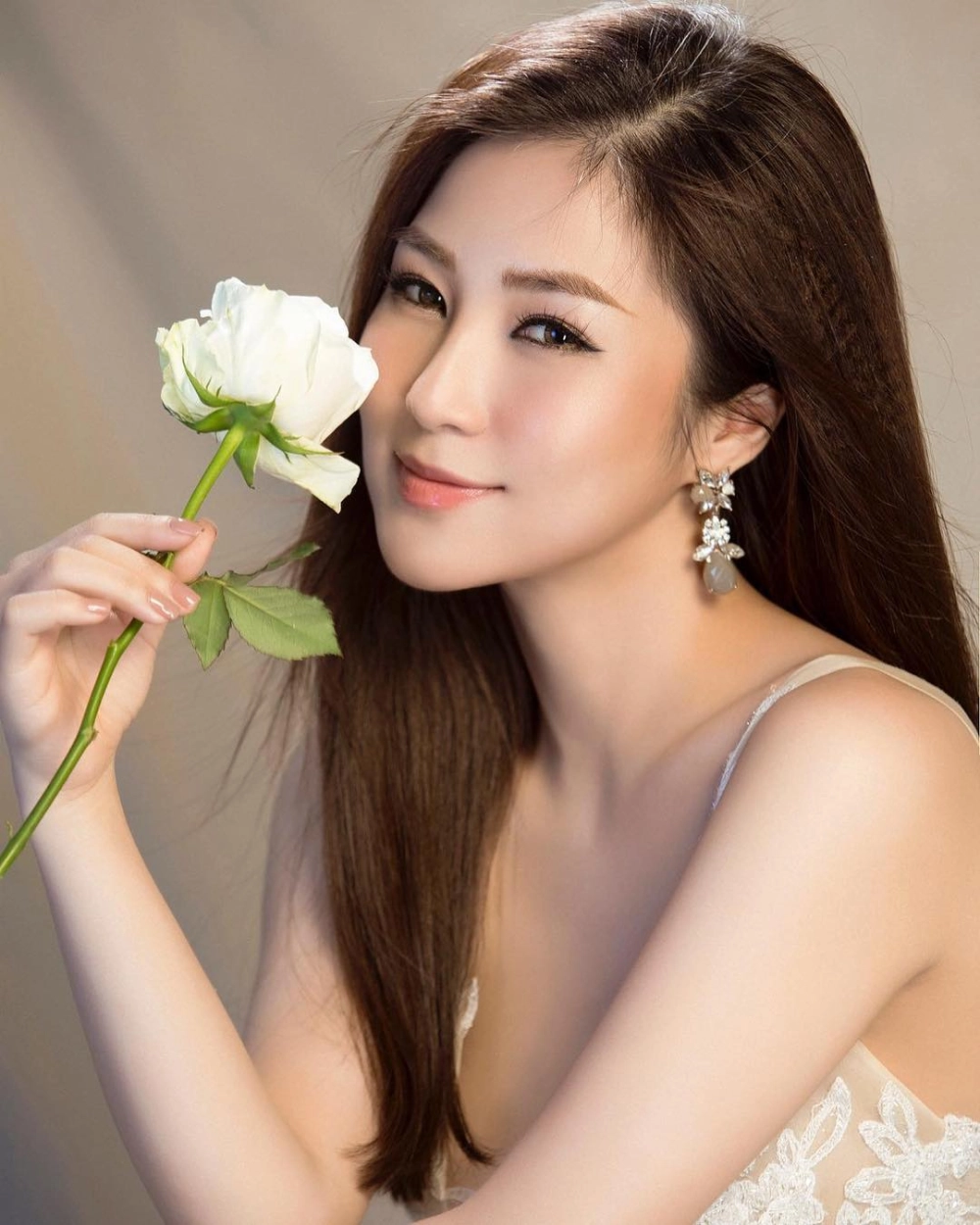 Album Hương Tràm mang đến nhiều ca khúc mới đầy cảm xúc