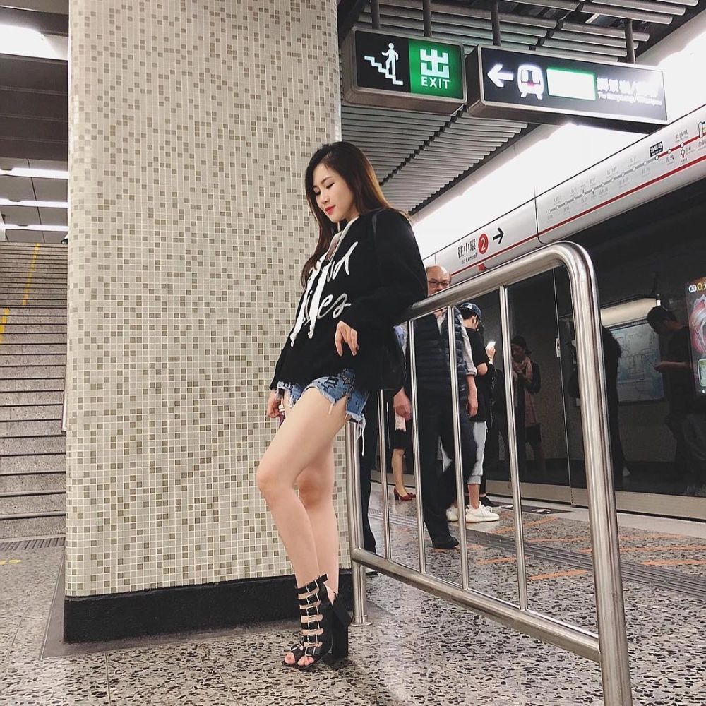 Khám phá tiểu sử ca sĩ Hương Tràm để biết thêm về cô